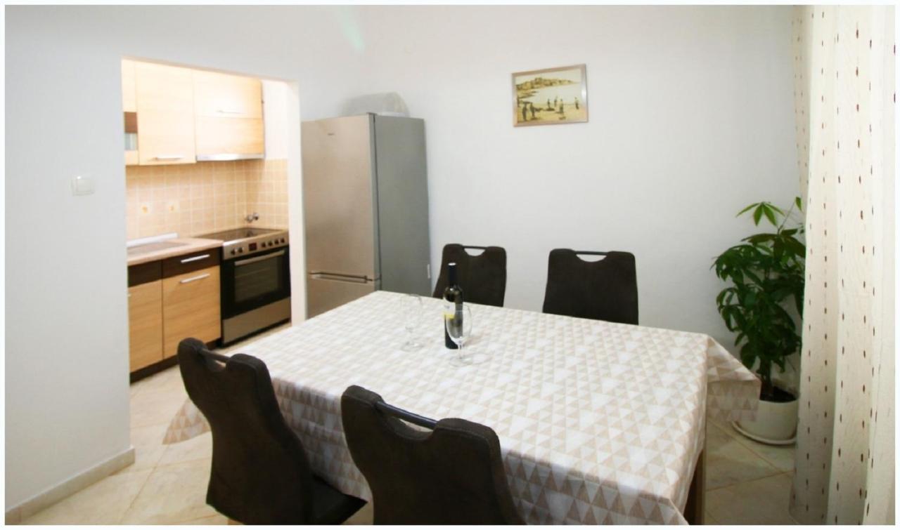 Apartments And Rooms Mirja-Parking Primosten Ngoại thất bức ảnh