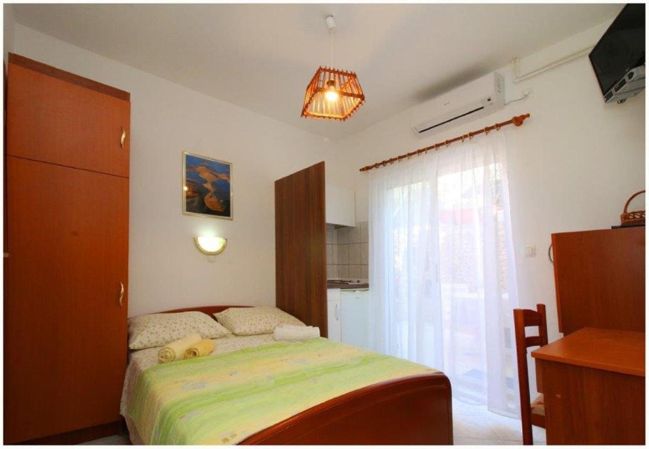 Apartments And Rooms Mirja-Parking Primosten Ngoại thất bức ảnh