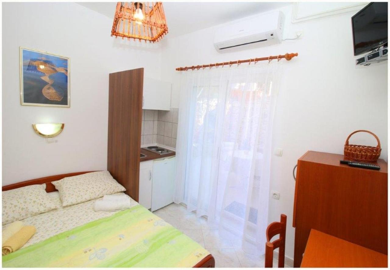 Apartments And Rooms Mirja-Parking Primosten Ngoại thất bức ảnh