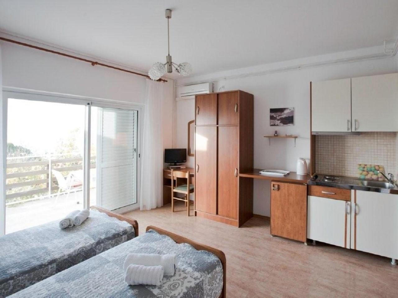 Apartments And Rooms Mirja-Parking Primosten Ngoại thất bức ảnh
