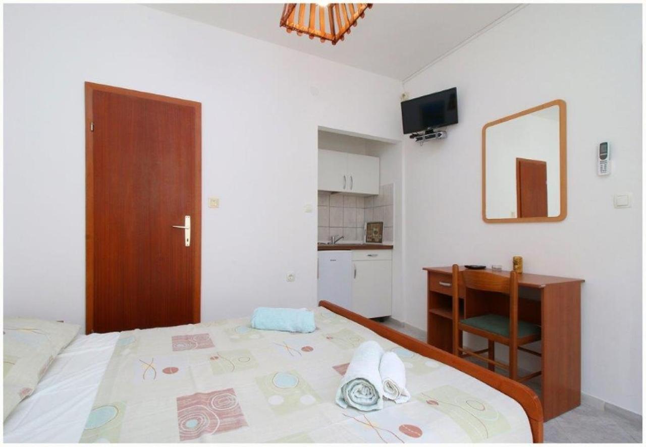 Apartments And Rooms Mirja-Parking Primosten Ngoại thất bức ảnh