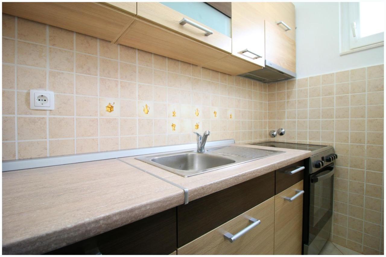 Apartments And Rooms Mirja-Parking Primosten Ngoại thất bức ảnh